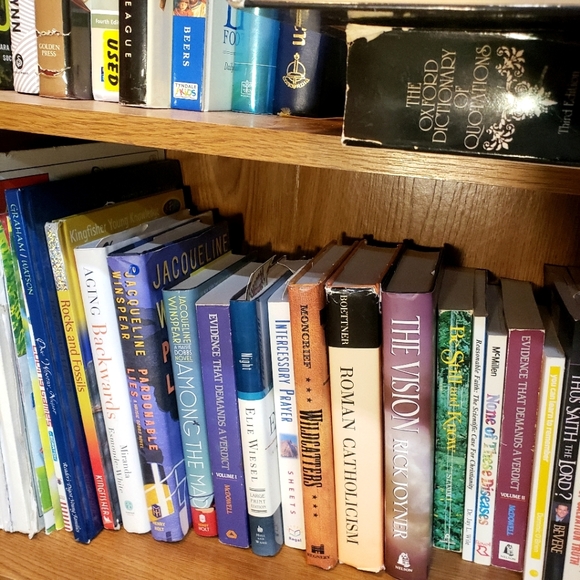 BOOKS Mystery Box 18 Pack for 100$ Rare, New & Vintage  (Read Descriptio… - Picture 13 of 16